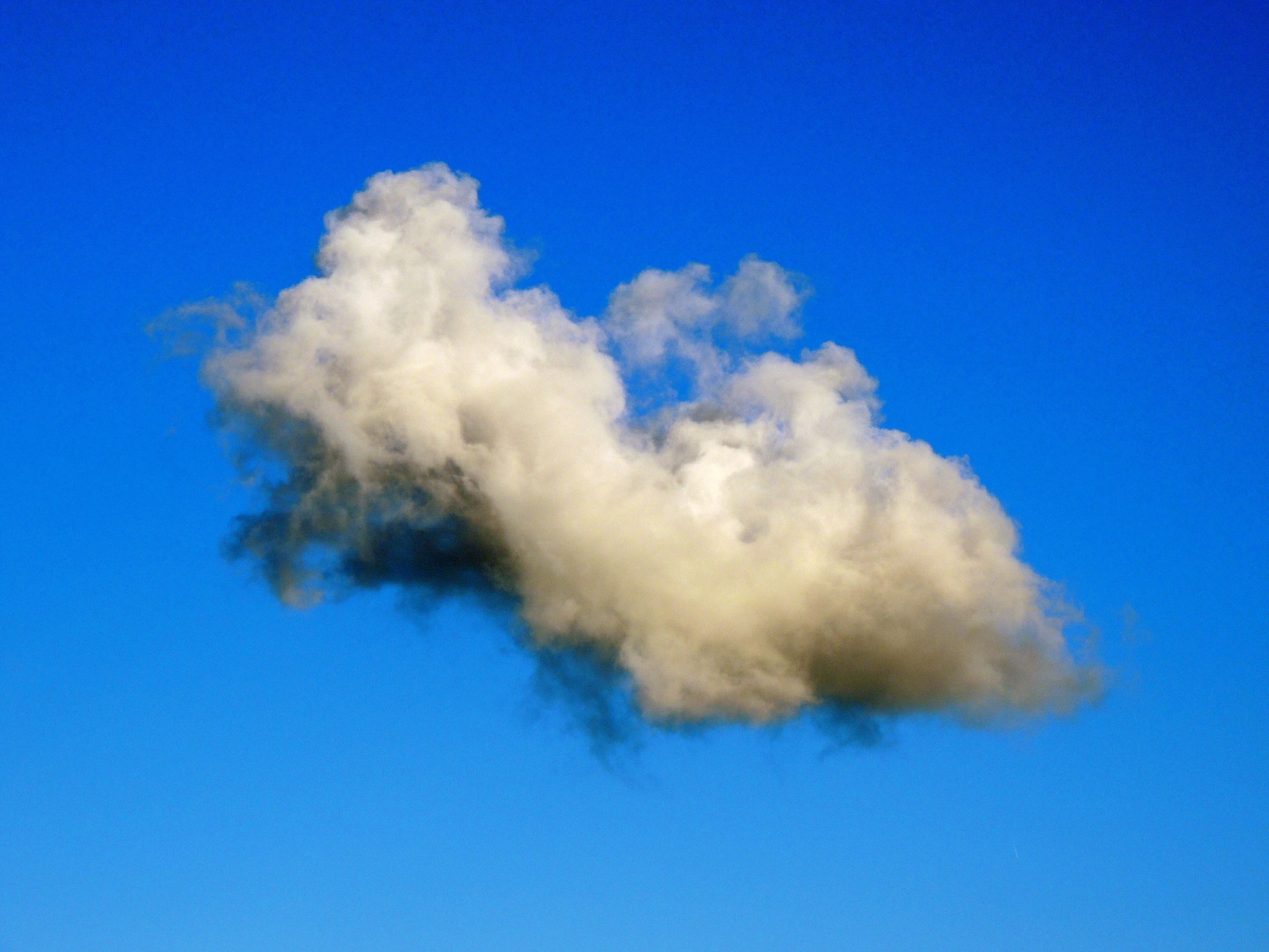 Single cloud in blue sky, full size